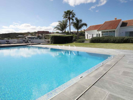 Villa avec vue sur la mer à Manilva à vendre