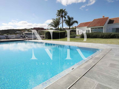 Villa con vista al mar en Manilva en venta