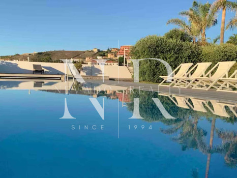 Villa con vista al mar en Manilva en venta