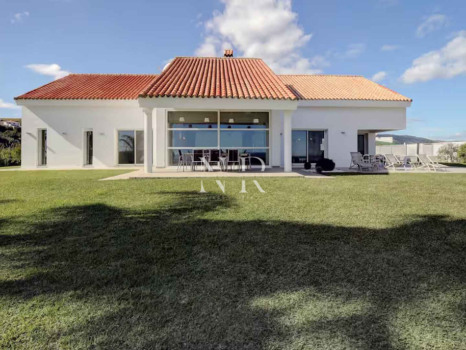 Villa avec vue sur la mer à Manilva à vendre