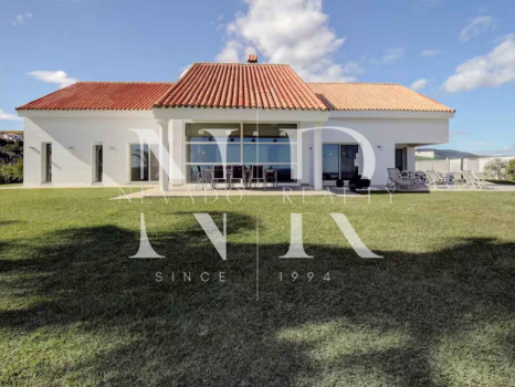 Villa con vista al mar en Manilva en venta