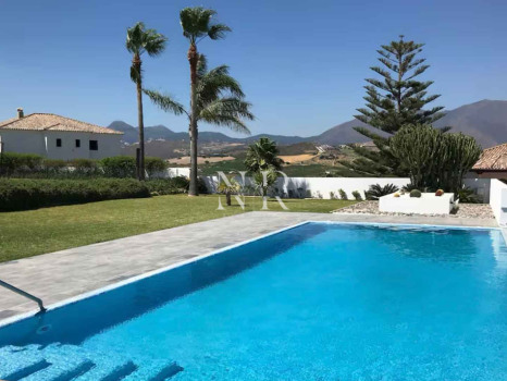 Villa avec vue sur la mer à Manilva à vendre