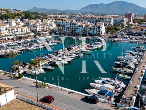 Villa con vista al mar en Manilva en venta