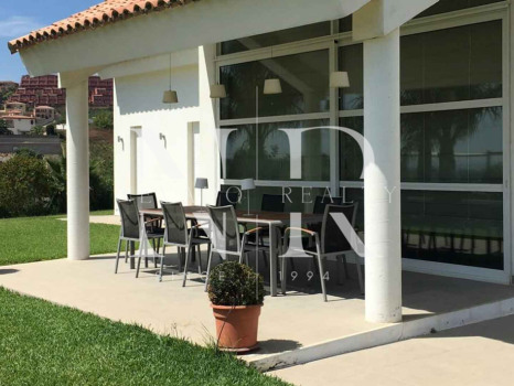 Villa con vista al mar en Manilva en venta