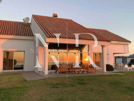 Villa con vista al mar en Manilva en venta