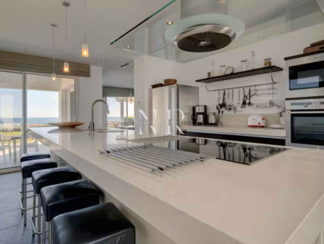 Villa avec vue sur la mer à Manilva à vendre