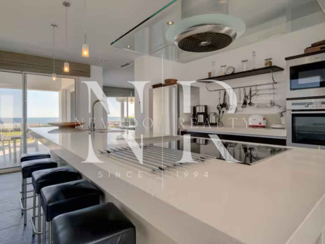 Villa con vista al mar en Manilva en venta