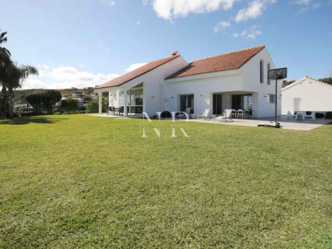 Villa avec vue sur la mer à Manilva à vendre