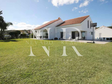 Villa con vista al mar en Manilva en venta
