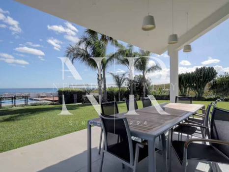Villa con vista al mar en Manilva en venta