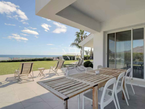 Villa avec vue sur la mer à Manilva à vendre