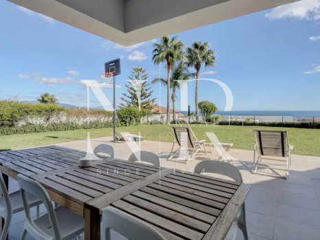 Villa con vista al mar en Manilva en venta
