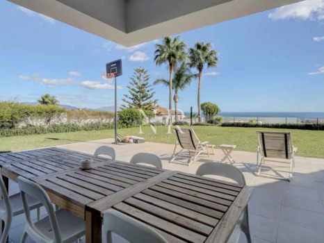 Villa avec vue sur la mer à Manilva à vendre