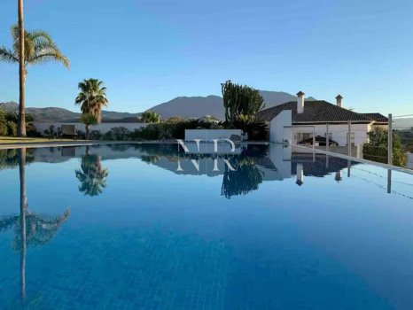 Villa avec vue sur la mer à Manilva à vendre