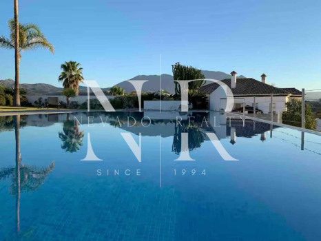 Villa con vista al mar en Manilva en venta