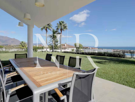 Villa con vista al mar en Manilva en venta