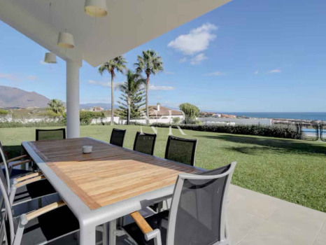 Villa avec vue sur la mer à Manilva à vendre