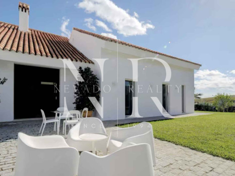 Villa con vista al mar en Manilva en venta