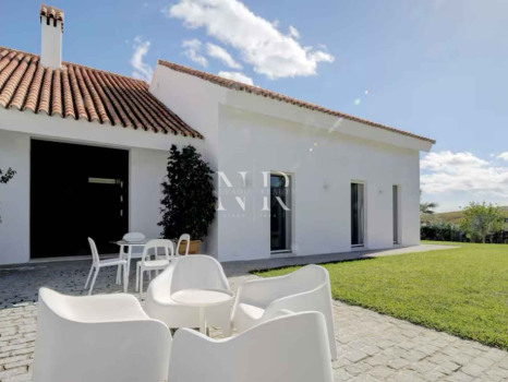 Villa avec vue sur la mer à Manilva à vendre