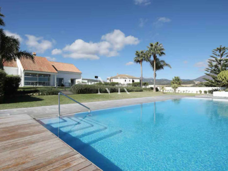 Villa avec vue sur la mer à Manilva à vendre