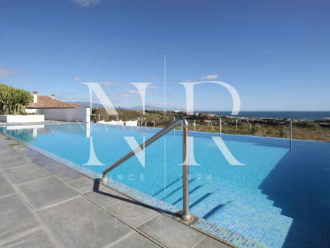 Villa con vista al mar en Manilva en venta