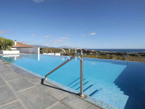Villa avec vue sur la mer à Manilva à vendre