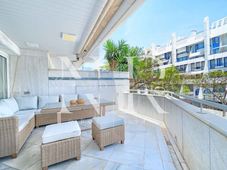 Appartement à vendre dans l'immeuble Poseidón, à deux pas de la plage.