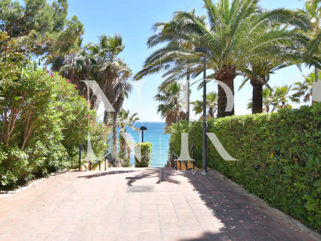 Appartement à vendre dans l'immeuble Poseidón, à deux pas de la plage.