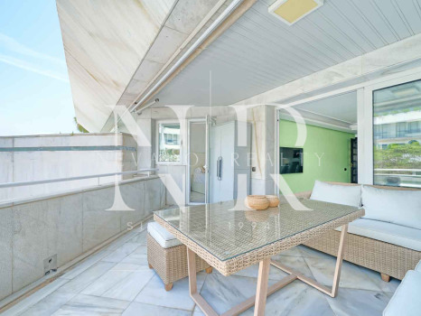 Appartement à vendre dans l'immeuble Poseidón, à deux pas de la plage.