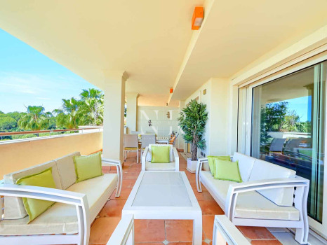 Sea View Apartment for Sale in Condado de Sierra Blanca, Marbella