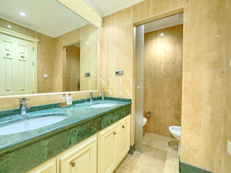 Sea View Apartment for Sale in Condado de Sierra Blanca, Marbella
