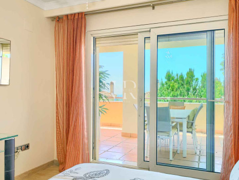 Sea View Apartment for Sale in Condado de Sierra Blanca, Marbella