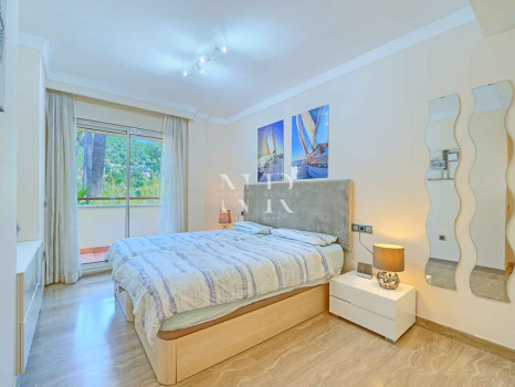 Sea View Apartment for Sale in Condado de Sierra Blanca, Marbella