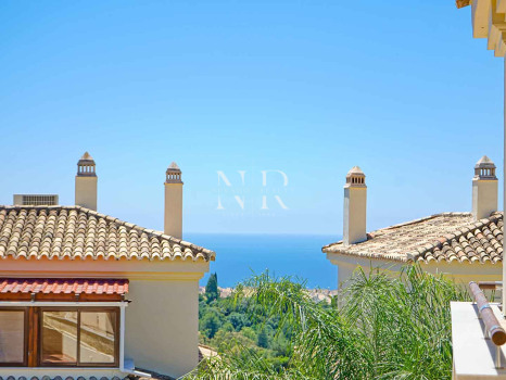 Sea View Apartment for Sale in Condado de Sierra Blanca, Marbella
