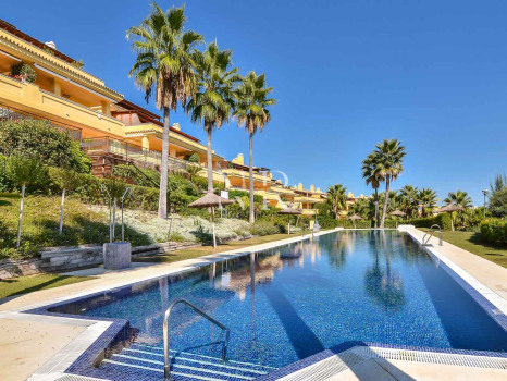 Sea View Apartment for Sale in Condado de Sierra Blanca, Marbella