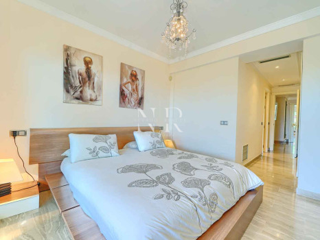 Sea View Apartment for Sale in Condado de Sierra Blanca, Marbella