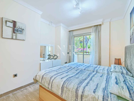 Sea View Apartment for Sale in Condado de Sierra Blanca, Marbella