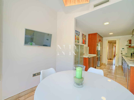 Sea View Apartment for Sale in Condado de Sierra Blanca, Marbella