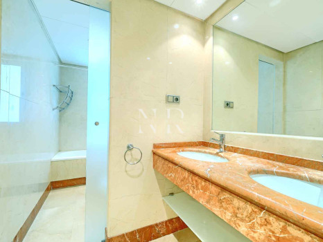 Sea View Apartment for Sale in Condado de Sierra Blanca, Marbella
