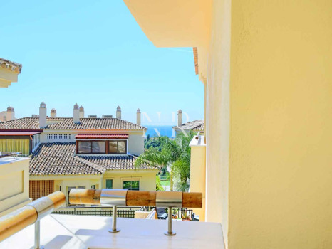 Sea View Apartment for Sale in Condado de Sierra Blanca, Marbella
