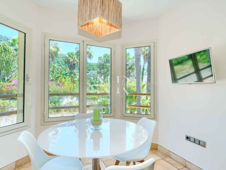 Sea View Apartment for Sale in Condado de Sierra Blanca, Marbella