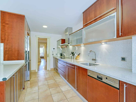 Sea View Apartment for Sale in Condado de Sierra Blanca, Marbella
