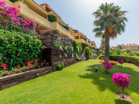 Sea View Apartment for Sale in Condado de Sierra Blanca, Marbella