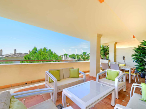 Sea View Apartment for Sale in Condado de Sierra Blanca, Marbella