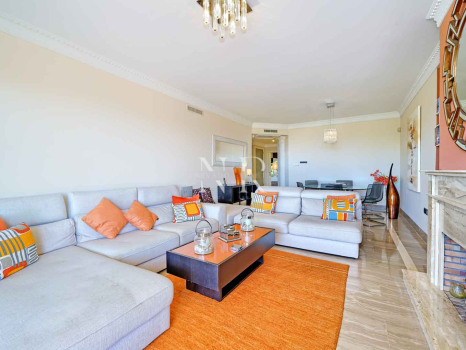 Sea View Apartment for Sale in Condado de Sierra Blanca, Marbella