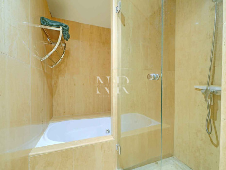 Sea View Apartment for Sale in Condado de Sierra Blanca, Marbella