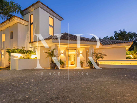 Villa con vistas al mar en Benahavís, Málaga en venta.