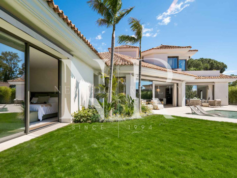 Villa con vistas al mar en Benahavís, Málaga en venta.