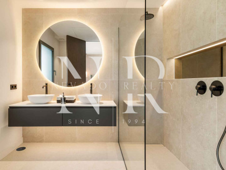Villa con vistas al mar en Benahavís, Málaga en venta.