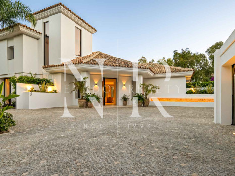 Villa con vistas al mar en Benahavís, Málaga en venta.